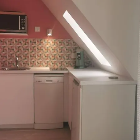 شقة Cosy, Refait A Neuf, 5 Min A Pied De La كابورغ